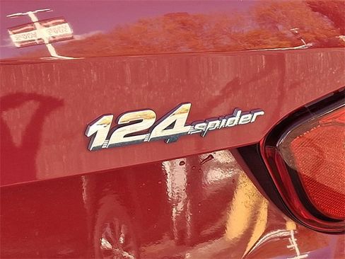 Used 2019 FIAT 124 Spider Lusso w/ Navigation & Sound Group image 30