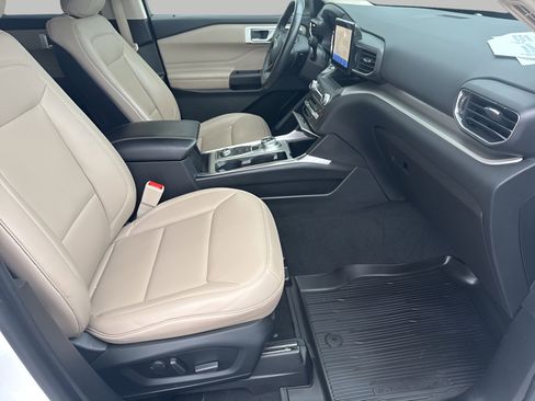 Used 2020 Ford Explorer XLT w/ Equipment Group 202A image 10