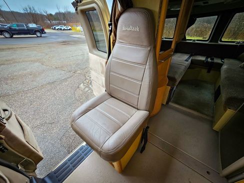 Used 2006 Chevrolet Express 3500 Extended w/ Power and Light Package image 29