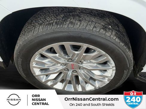 Used 2025 GMC Yukon XL Denali AWD/4WD image 9