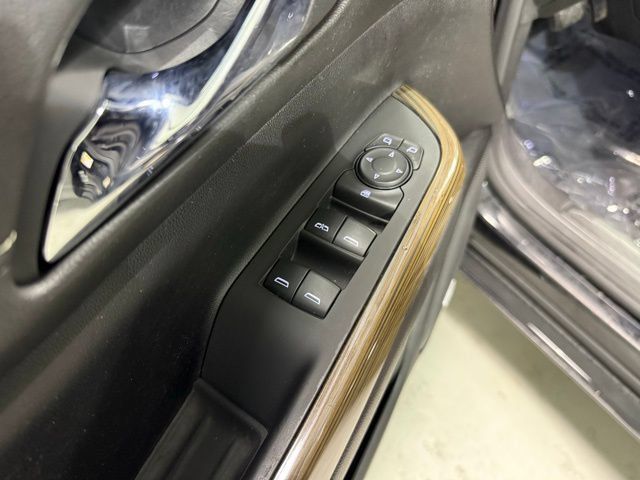 Certified 2023 GMC Acadia SLE w/ Driver Convenience Package AWD/4WD image 12