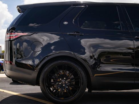 Used 2018 Land Rover Discovery HSE AWD/4WD image 19