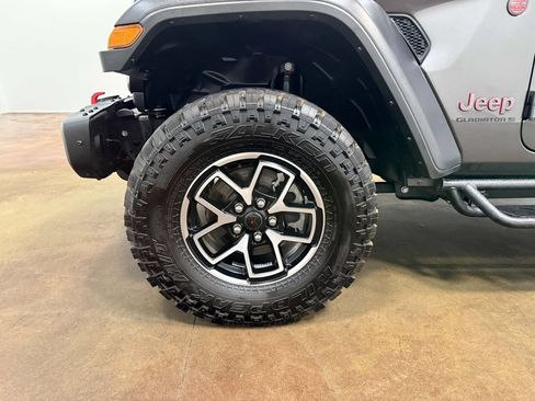Used 2024 Jeep Gladiator Rubicon w/ Convenience Group AWD/4WD image 85