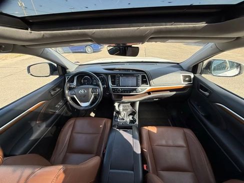 Used 2017 Toyota Highlander Limited Platinum image 18