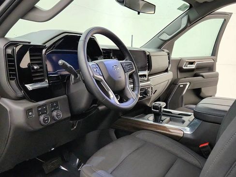 Used 2025 Chevrolet Silverado 1500 LT Trail Boss w/ Convenience Package II AWD/4WD image 17