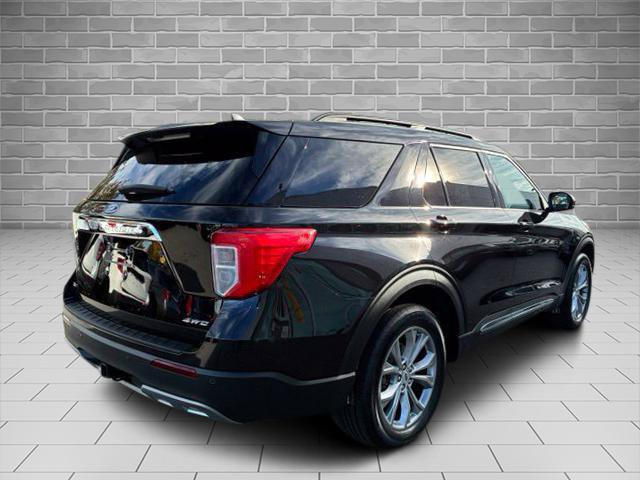 Certified 2023 Ford Explorer XLT w/ Equipment Group 202A AWD/4WD image 3