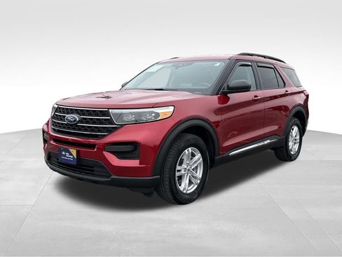 Certified 2023 Ford Explorer XLT image 2