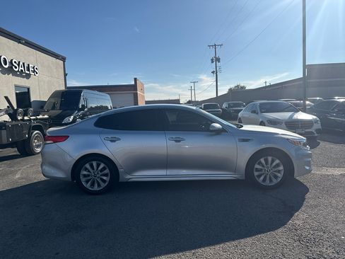 Used 2017 Kia Optima EX image 5