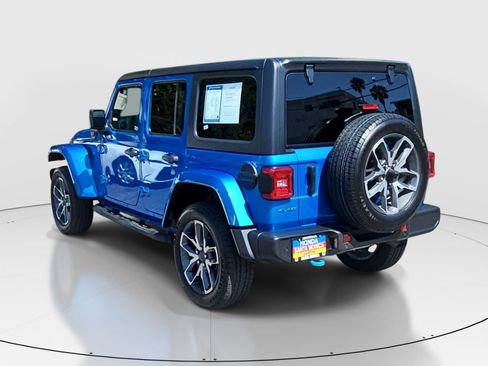 Used 2024 Jeep Wrangler Unlimited w/ Convenience Group AWD/4WD image 7