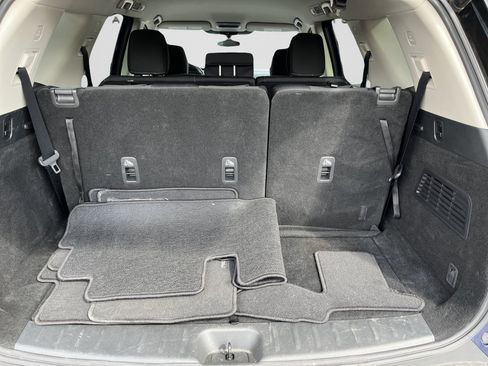 Used 2025 Nissan Pathfinder SV AWD/4WD image 10