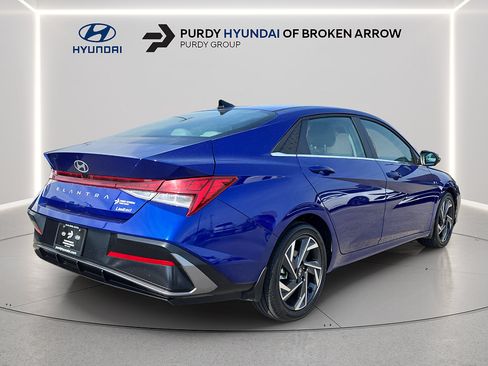 Certified 2025 Hyundai Elantra Limited FWD image 5