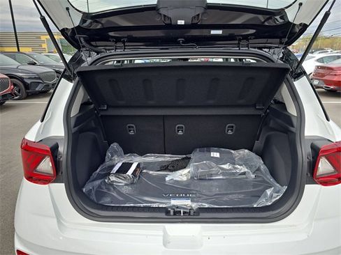Used 2025 Hyundai Venue Limited image 23