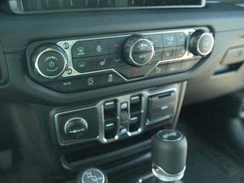 New 2026 Jeep Wrangler Unlimited Sahara AWD/4WD image 33