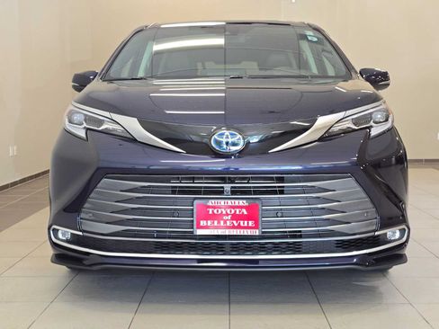 Certified 2021 Toyota Sienna Platinum AWD/4WD image 6