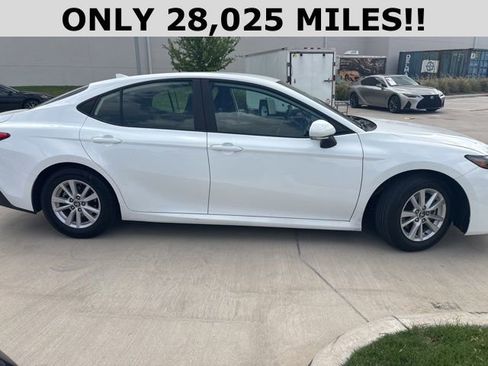 Used 2025 Toyota Camry LE image 2