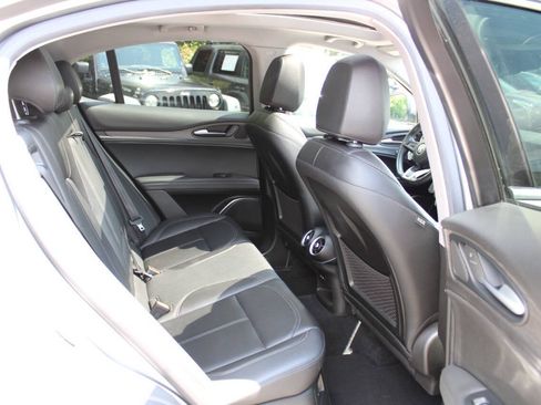 Used 2020 Alfa Romeo Stelvio Ti w/ Active Blind Spot Package AWD/4WD image 30
