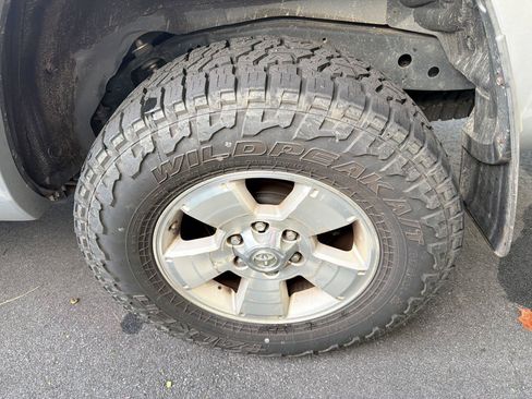 Used 2005 Toyota 4Runner SR5 AWD/4WD image 11