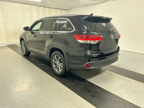 Used 2019 Toyota Highlander SE image 7