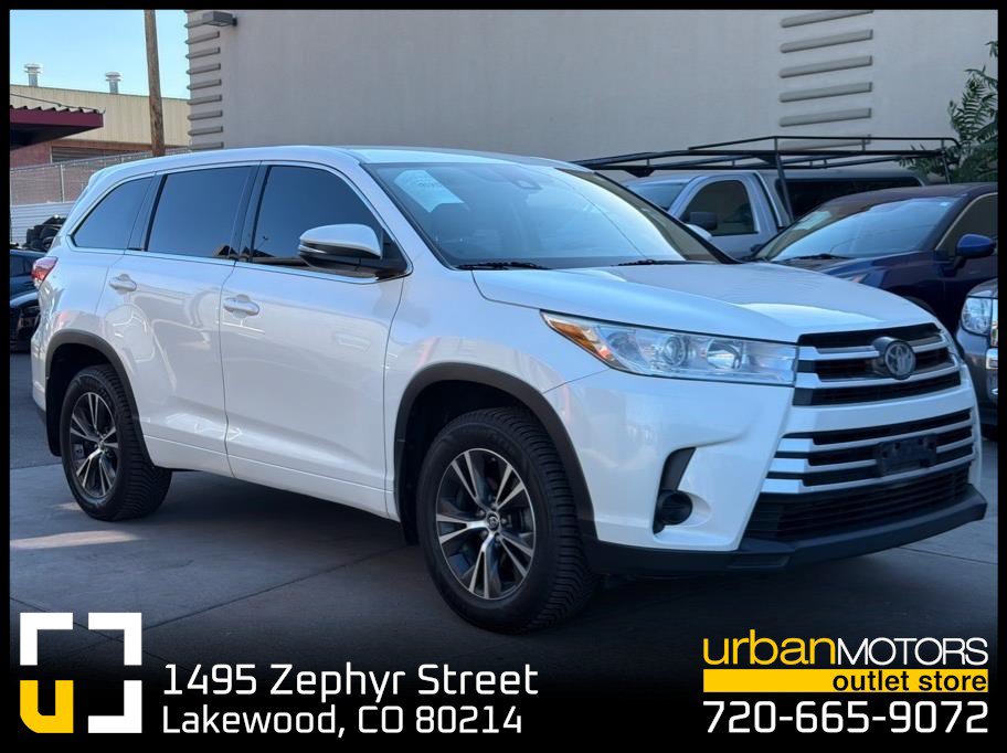 Used 2018 Toyota Highlander LE w/ Carpet Mat Package (TMS) AWD/4WD image 1
