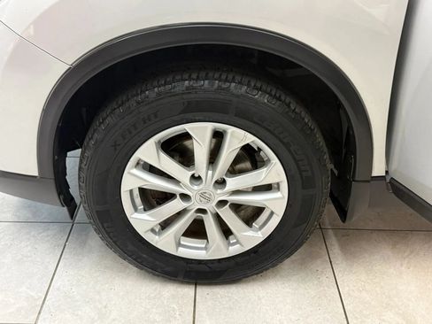 Used 2016 Nissan Rogue SV w/ SV Premium Package AWD/4WD image 40