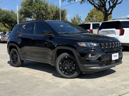 New 2026 Jeep Compass Latitude image 2