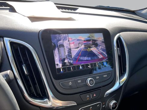 Used 2024 Chevrolet Equinox LT FWD image 21