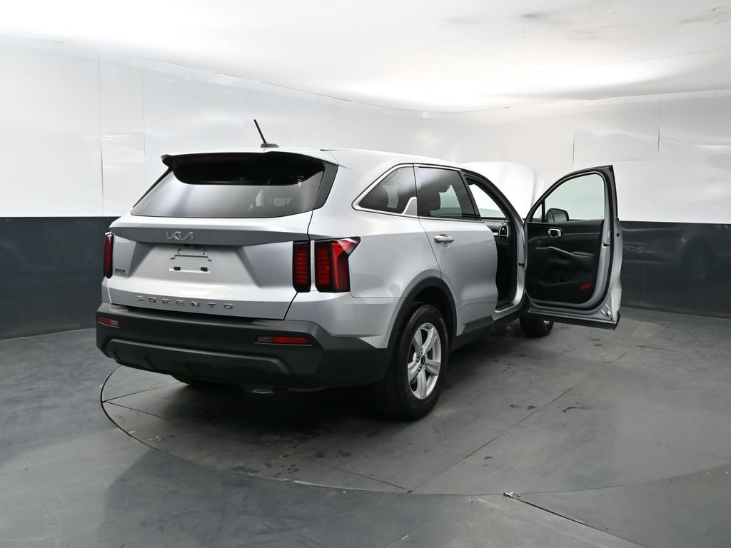 Used 2022 Kia Sorento LX FWD image 30