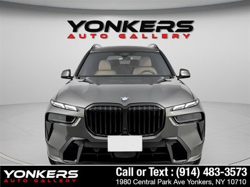 Used 2023 BMW X7 xDrive40i w/ M Sport Package AWD/4WD image 17