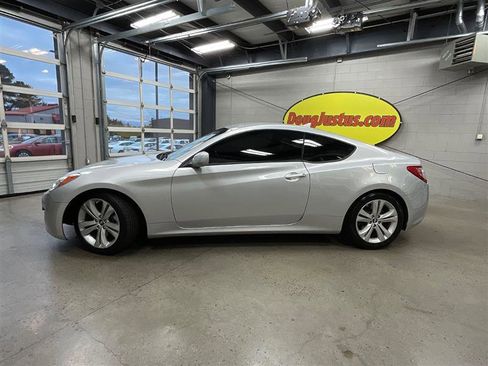 Used 2012 Hyundai Genesis 2.0T image 2