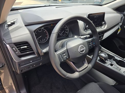 New 2026 Nissan Rogue SV FWD image 10
