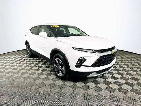 Used 2023 Chevrolet Blazer LT image 2
