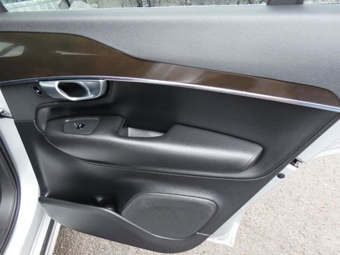 Used 2018 Volvo XC90 T6 Momentum w/ Convenience Package image 19