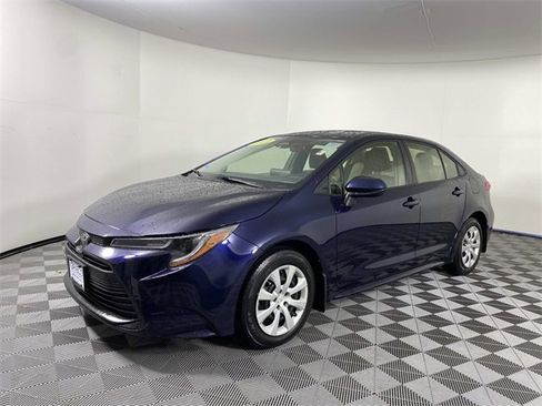 Used 2023 Toyota Corolla LE image 4