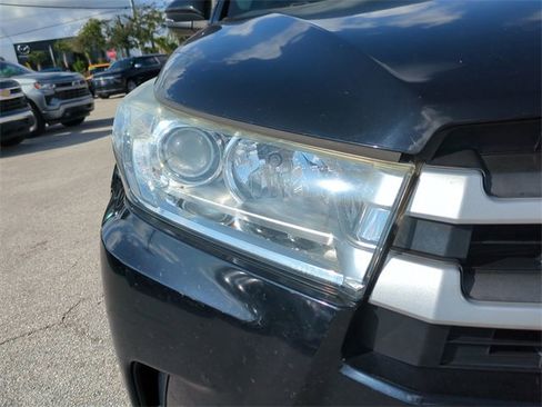 Used 2018 Toyota Highlander XLE image 10