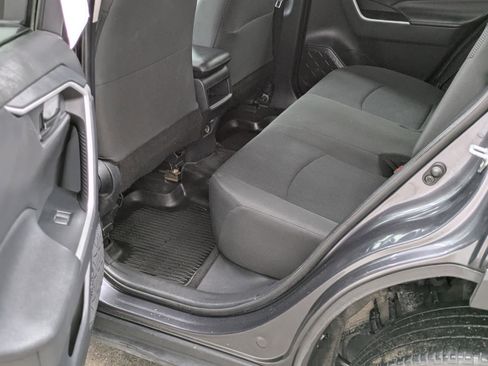 Used 2021 Toyota RAV4 LE image 16