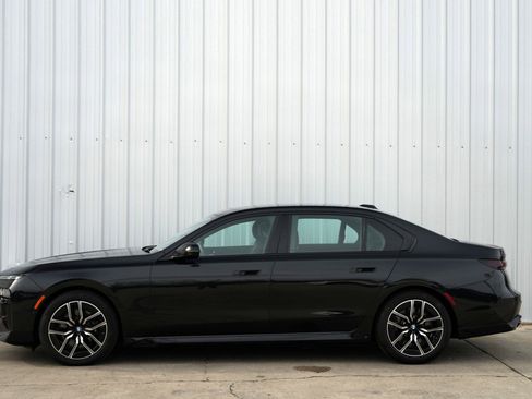 Used 2023 BMW 760i xDrive w/ Executive Package image 61