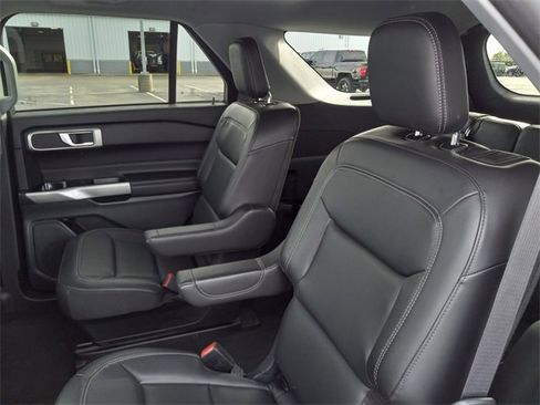 Used 2023 Ford Explorer XLT w/ Equipment Group 202A image 14
