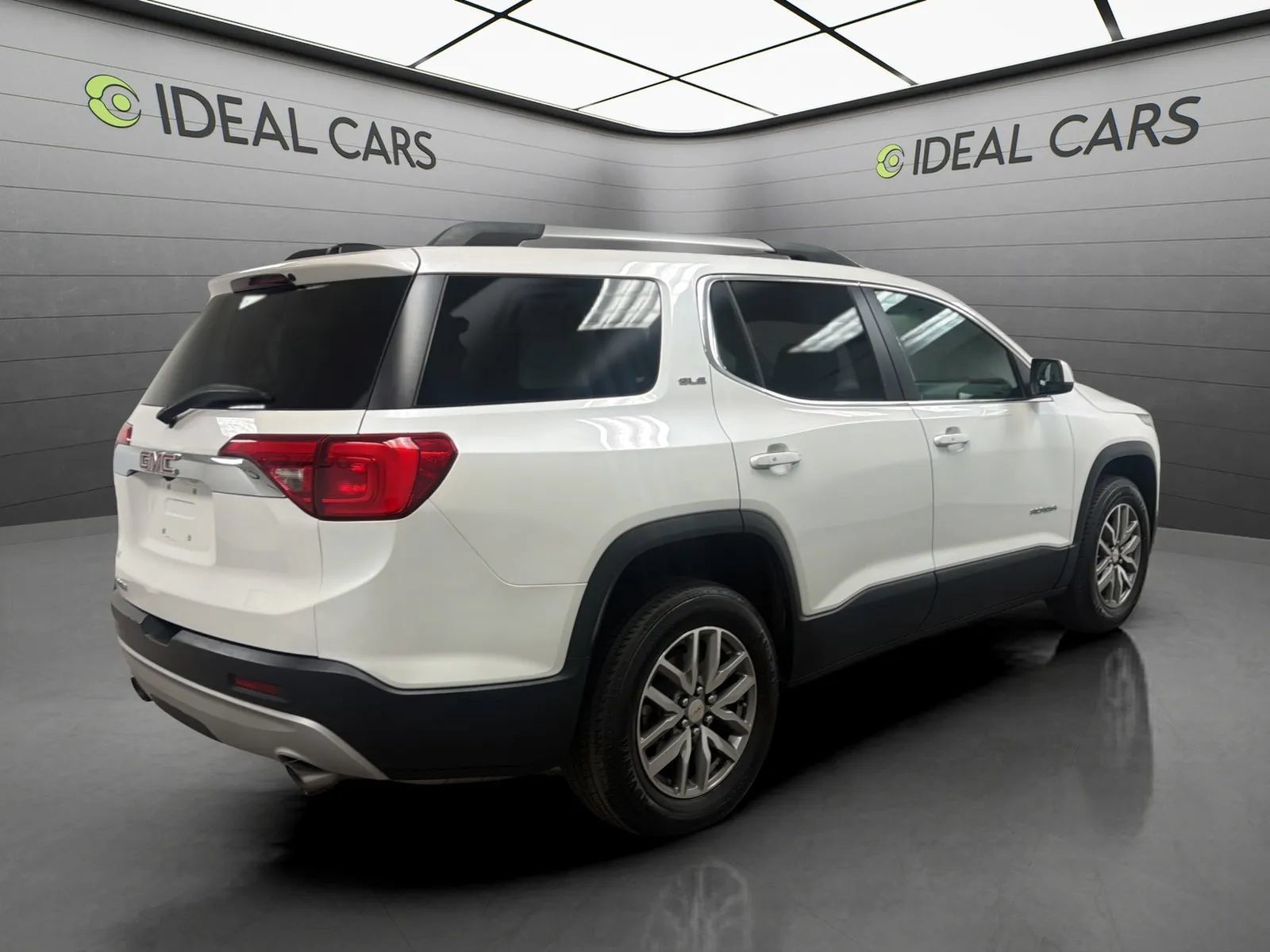 Used 2018 GMC Acadia SLE w/ LPO, Cargo Package FWD image 5