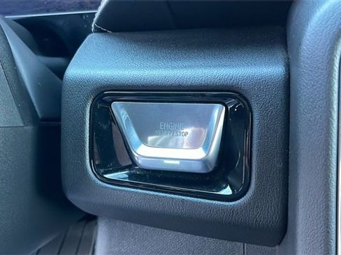 Used 2025 GMC Yukon XL Denali image 21