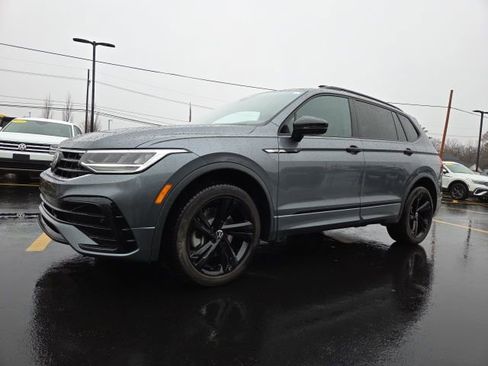 Certified 2023 Volkswagen Tiguan SE R-Line image 3
