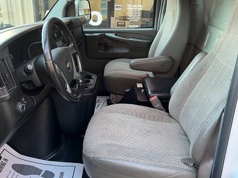 Used 2015 Chevrolet Express 2500 RWD image 10