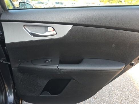 Used 2023 Kia Forte LXS w/ LXS Technology Package image 32