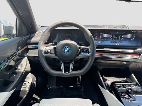 Used 2025 BMW i5 xDrive40 w/ M Sport Package AWD/4WD image 18