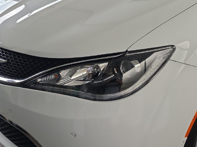 Used 2020 Chrysler Pacifica Touring-L Plus w/ Advanced Safetytec Group FWD image 9