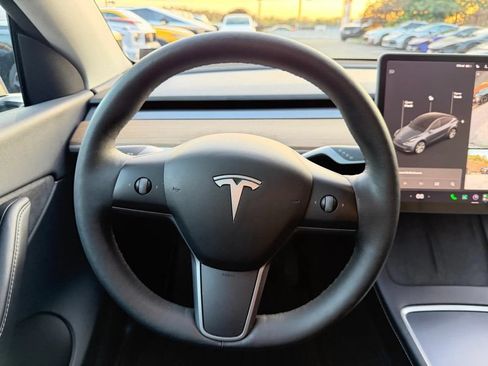 Used 2022 Tesla Model Y Long Range AWD/4WD image 20