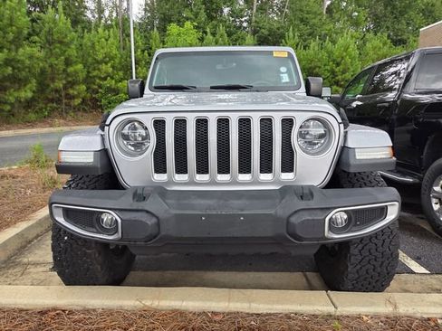 Used 2018 Jeep Wrangler Unlimited Sahara AWD/4WD image 2