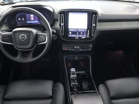 Used 2024 Volvo XC40 B5 Plus AWD/4WD image 2
