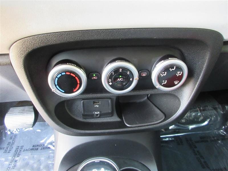 Used 2014 FIAT 500L Easy FWD image 16
