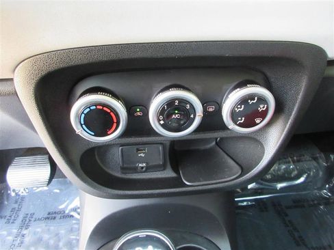 Used 2014 FIAT 500L Easy image 16