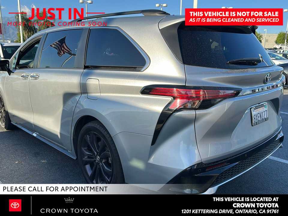 Used 2021 Toyota Sienna XSE w/ XSE Plus Package FWD image 4